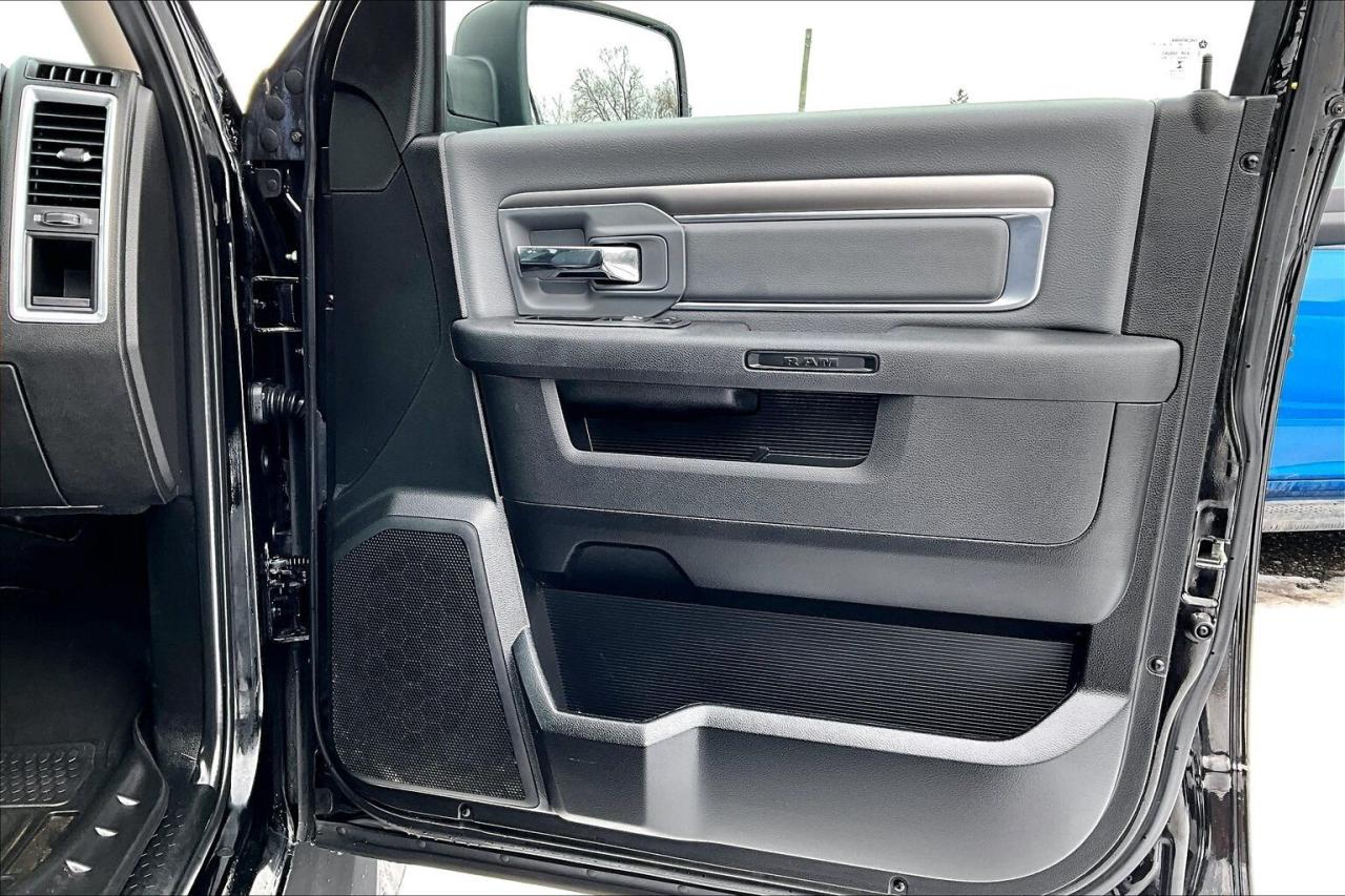 2022 RAM 1500 Classic SLT Quad V8 Black Appearance | Heated Seats | 4X4 Photo