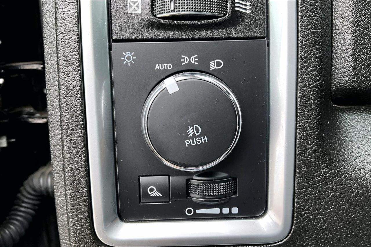 2022 RAM 1500 Classic SLT Quad V8 Black Appearance | Heated Seats | 4X4 Photo