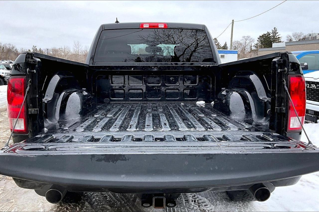 2022 RAM 1500 Classic SLT Quad V8 Black Appearance | Heated Seats | 4X4 Photo