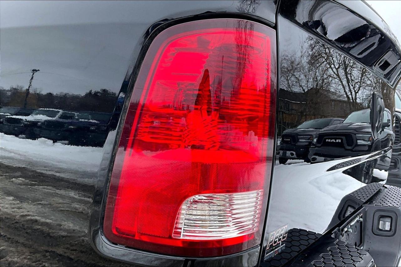 2022 RAM 1500 Classic SLT Quad V8 Black Appearance | Heated Seats | 4X4 Photo