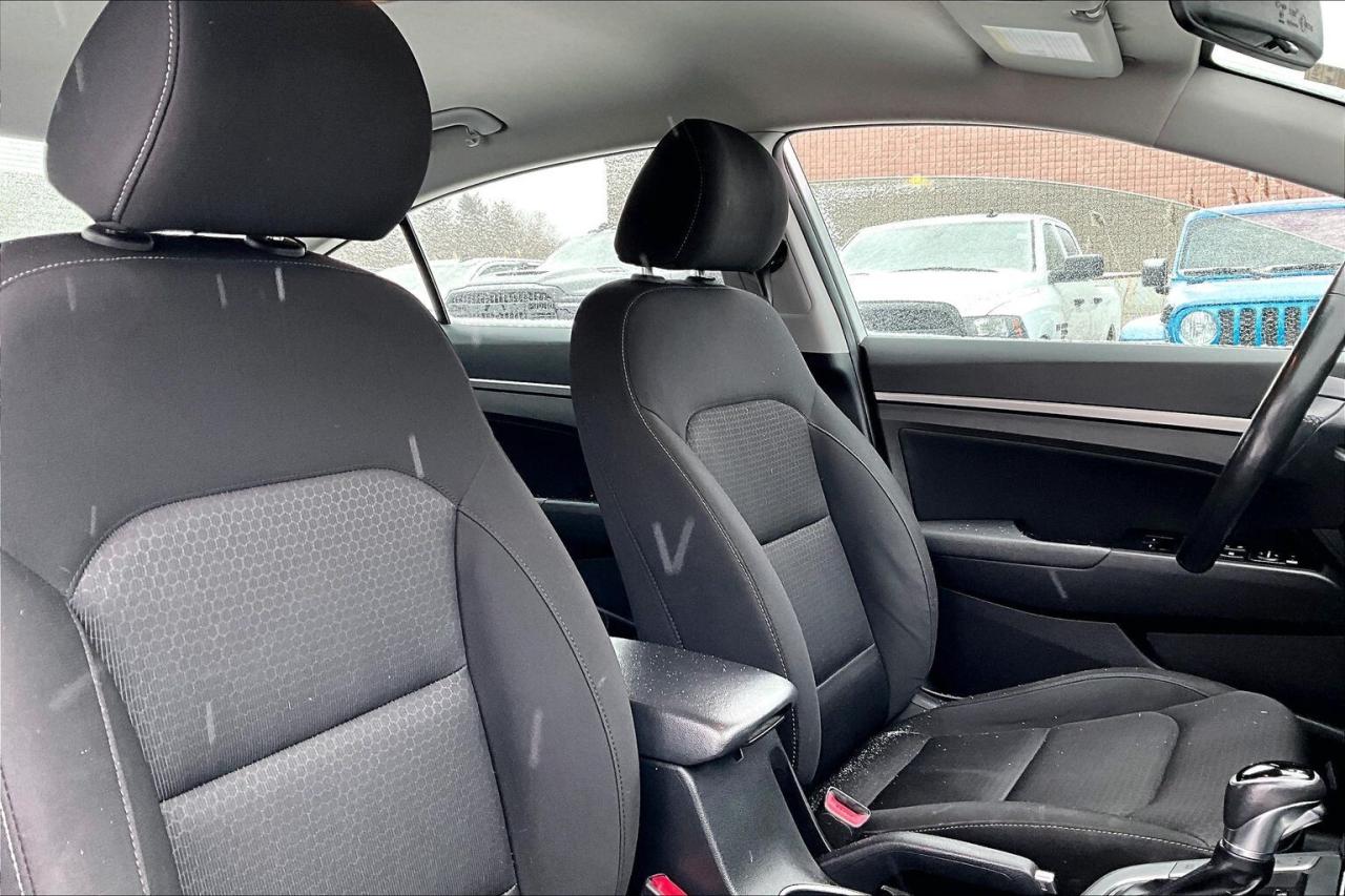 2017 Hyundai Elantra GL | HeatedSeats | BlindSpot | CarPlay | FWD Photo