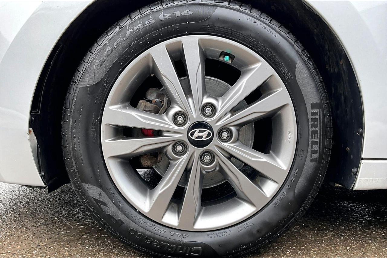 2017 Hyundai Elantra GL | HeatedSeats | BlindSpot | CarPlay | FWD Photo