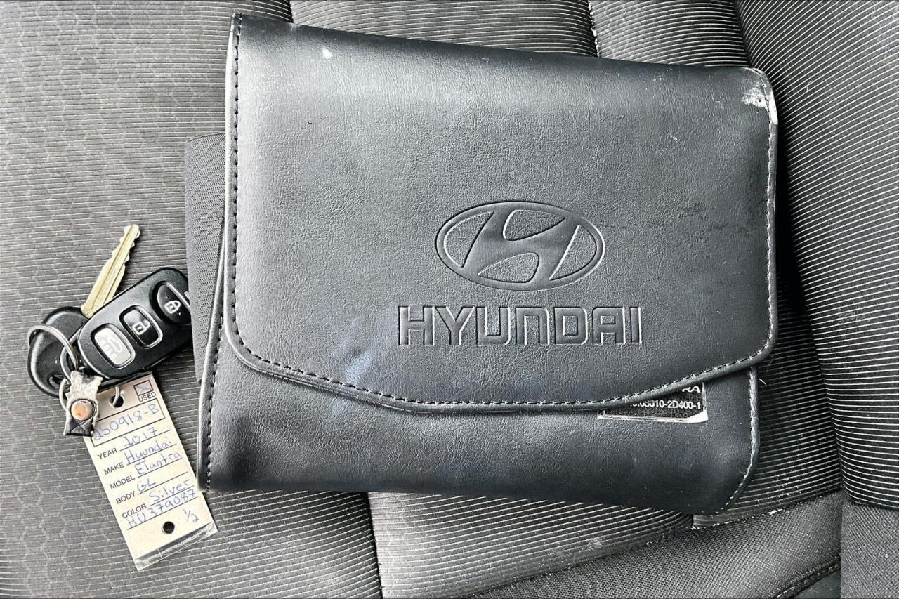 2017 Hyundai Elantra GL | HeatedSeats | BlindSpot | CarPlay | FWD Photo