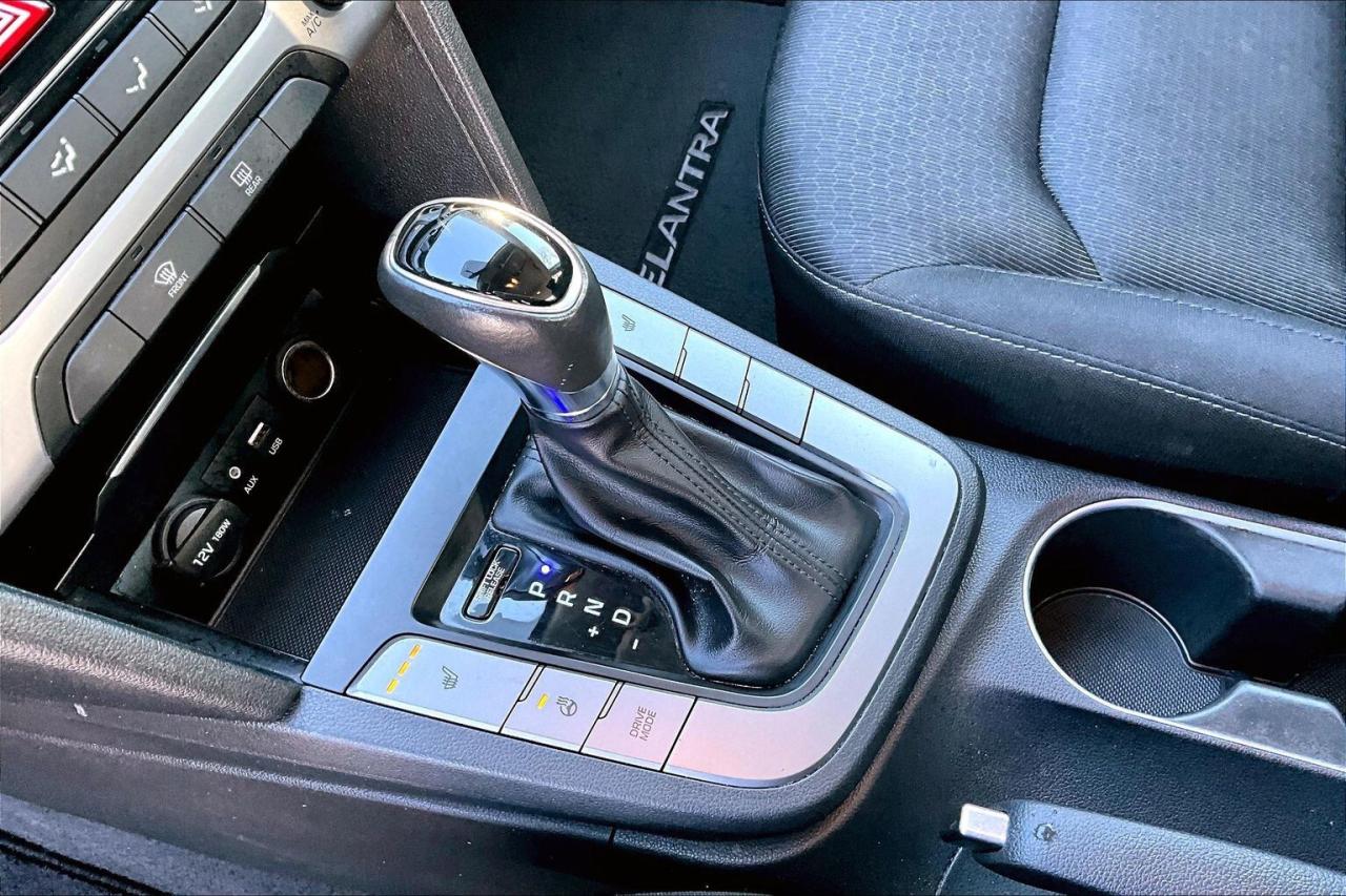 2017 Hyundai Elantra GL | HeatedSeats | BlindSpot | CarPlay | FWD Photo