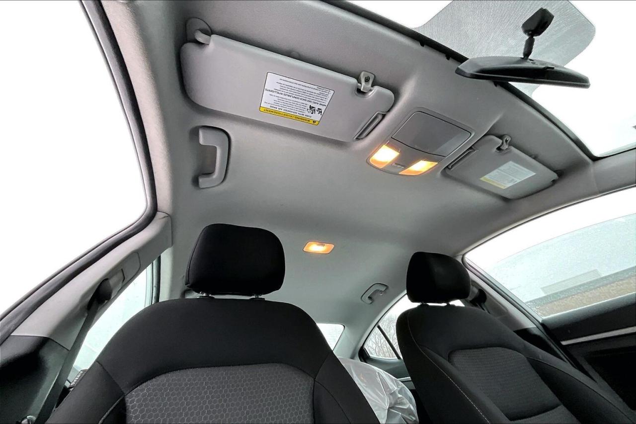 2017 Hyundai Elantra GL | HeatedSeats | BlindSpot | CarPlay | FWD Photo