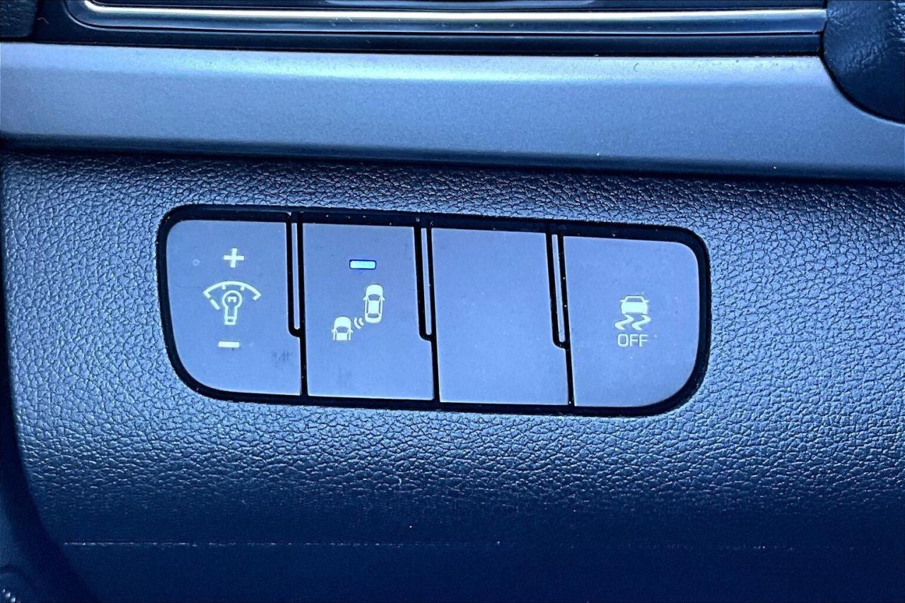 2017 Hyundai Elantra GL | HeatedSeats | BlindSpot | CarPlay | FWD Photo