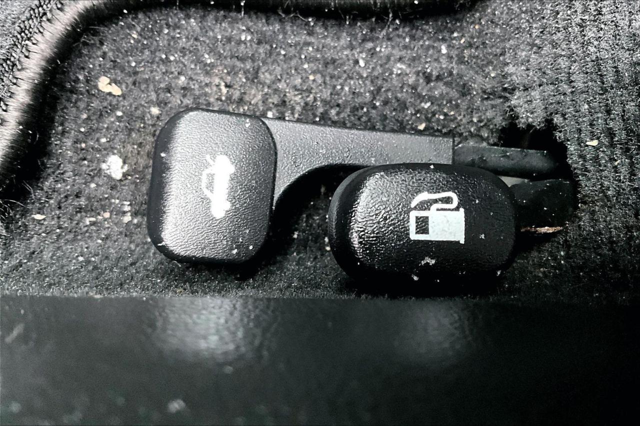 2017 Hyundai Elantra GL | HeatedSeats | BlindSpot | CarPlay | FWD Photo