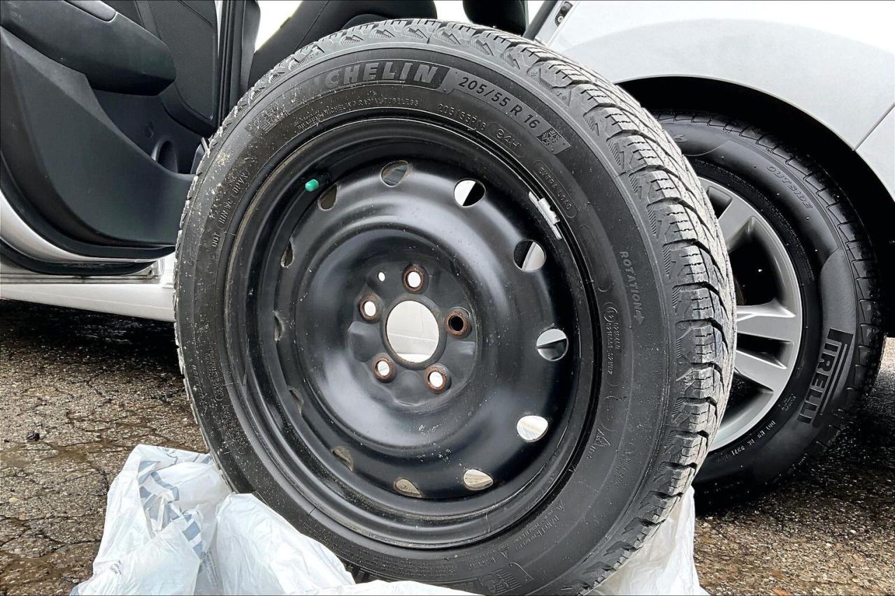 2017 Hyundai Elantra GL | HeatedSeats | BlindSpot | CarPlay | FWD Photo