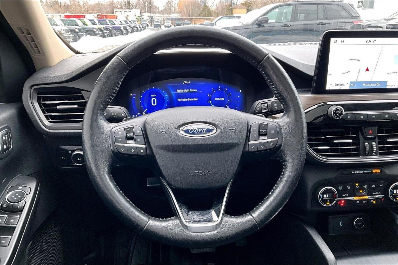 2020 Ford Escape Titanium | Heated Leather | Panoroof | AWD Photo4