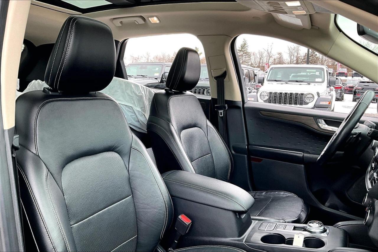 2020 Ford Escape Titanium | Heated Leather | Panoroof | AWD Photo