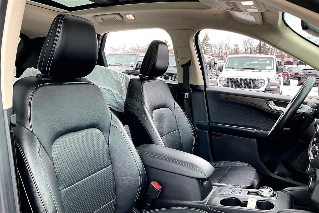 2020 Ford Escape Titanium | Heated Leather | Panoroof | AWD Photo
