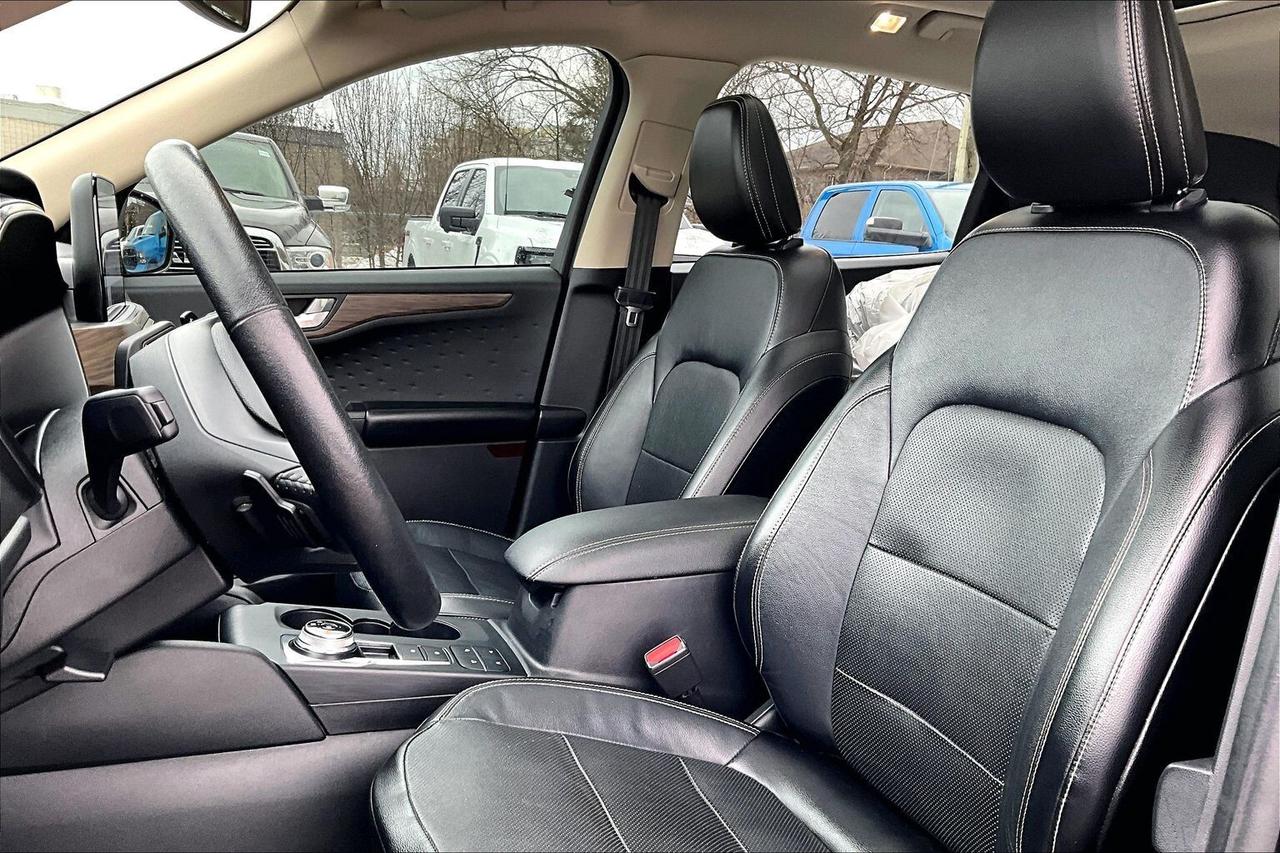 2020 Ford Escape Titanium | Heated Leather | Panoroof | AWD Photo