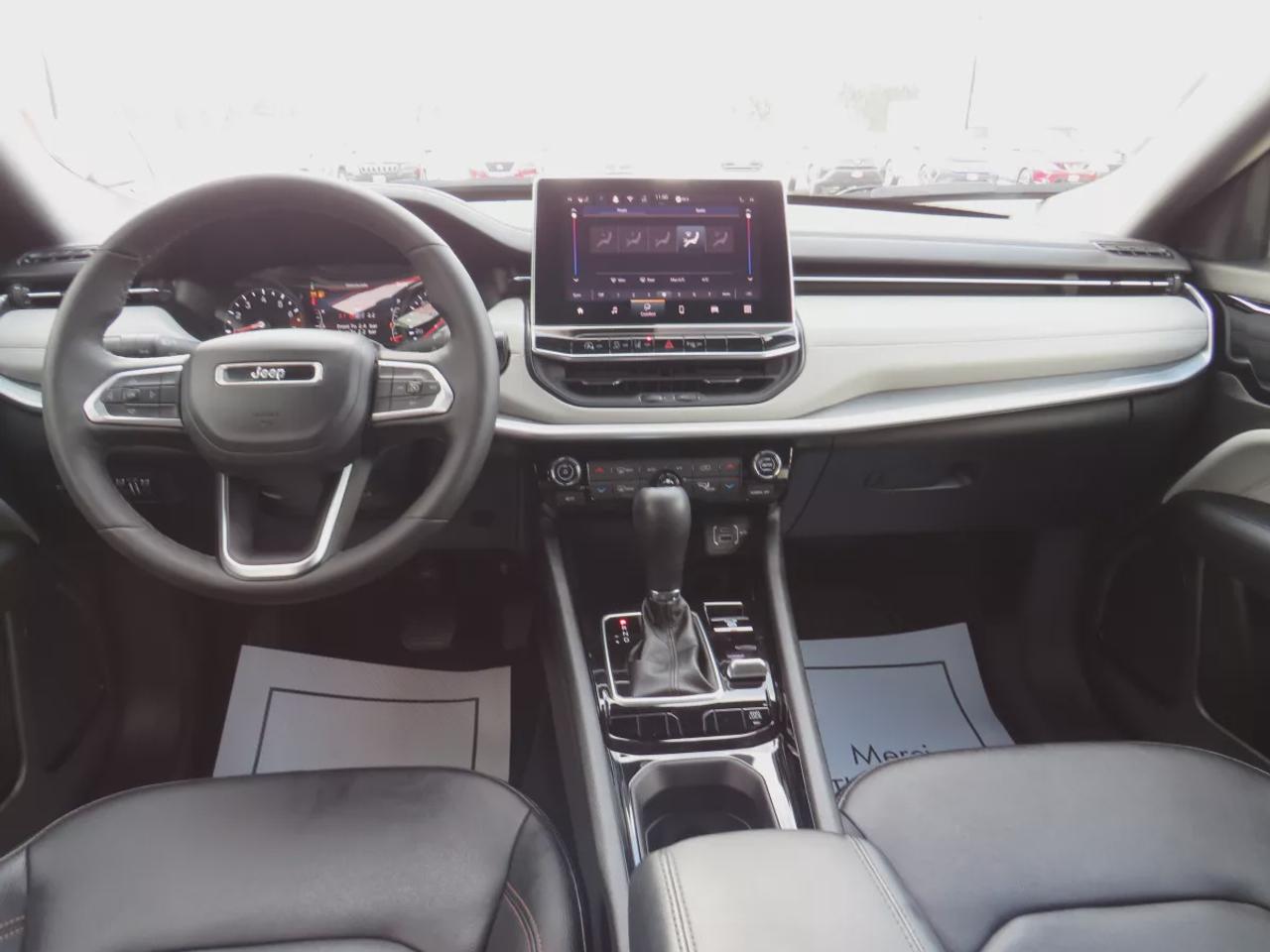 2024 Jeep Compass Limited  | Low Km | One Owner | Clean Title | No Accidents | Alloy Rims | Fog Lights | Remote Start | Leather | Navigation | Blind Spot Monitoring | Power Seats | 360 Degree Reverse Camera | Push Button Start | Power Tailgate | Wireless Charging Photo4