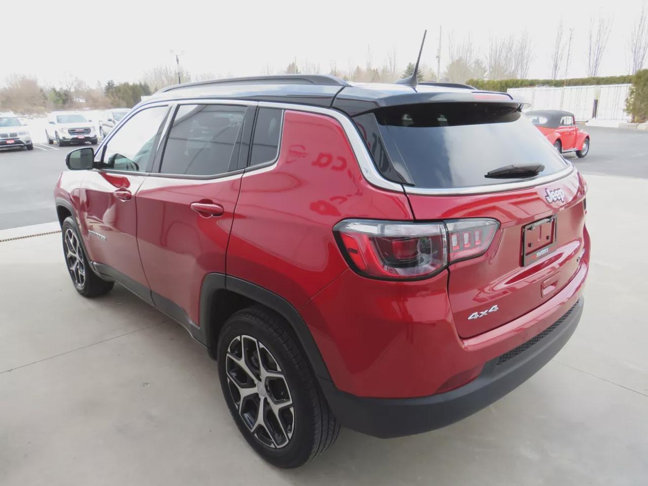 2024 Jeep Compass Limited  | Low Km | One Owner | Clean Title | No Accidents | Alloy Rims | Fog Lights | Remote Start | Leather | Navigation | Blind Spot Monitoring | Power Seats | 360 Degree Reverse Camera | Push Button Start | Power Tailgate | Wireless Charging Photo