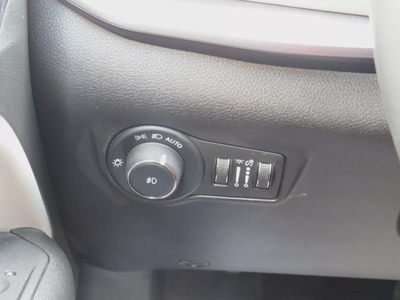 2024 Jeep Compass Limited  | Low Km | One Owner | Clean Title | No Accidents | Alloy Rims | Fog Lights | Remote Start | Leather | Navigation | Blind Spot Monitoring | Power Seats | 360 Degree Reverse Camera | Push Button Start | Power Tailgate | Wireless Charging Photo