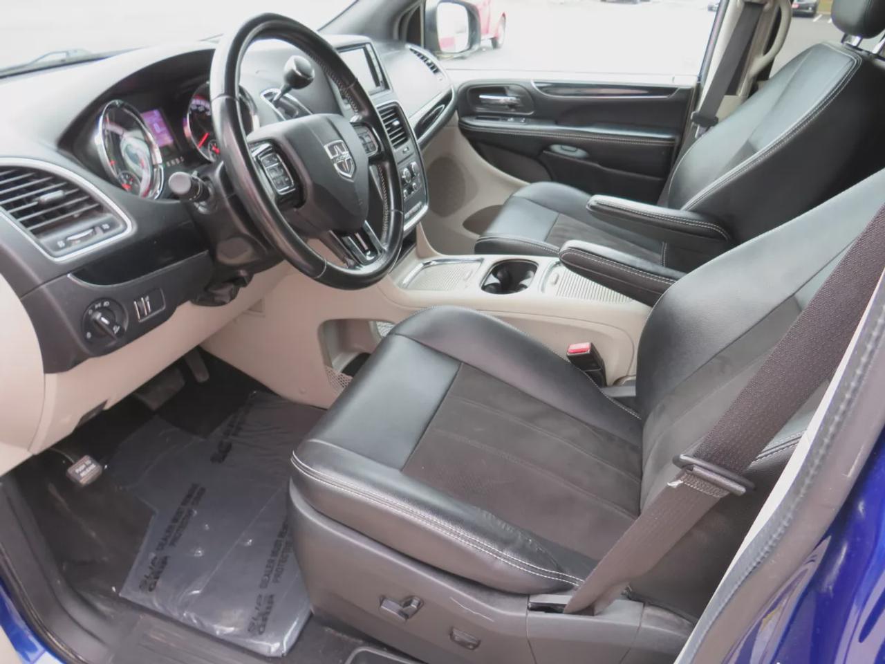 2019 Dodge Grand Caravan SXT Premium Plus | Clean Title | No Accidents  | 7 Passenger | DVD | Tints | Alloy Rims | Trailer Hitch | Leather Trim | Photo3
