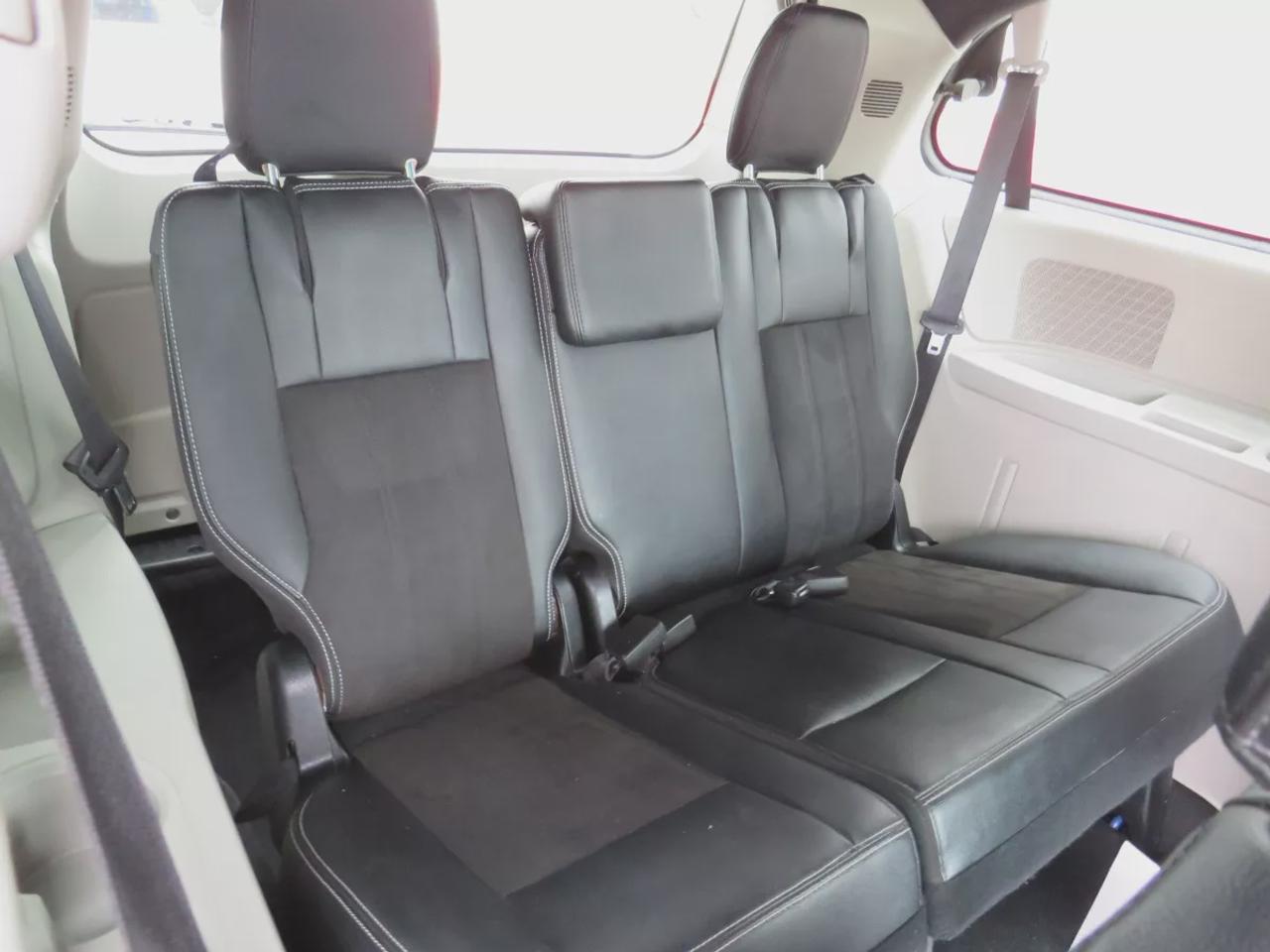 2019 Dodge Grand Caravan SXT Premium Plus | Clean Title | No Accidents  | 7 Passenger | DVD | Tints | Alloy Rims | Trailer Hitch | Leather Trim | Photo