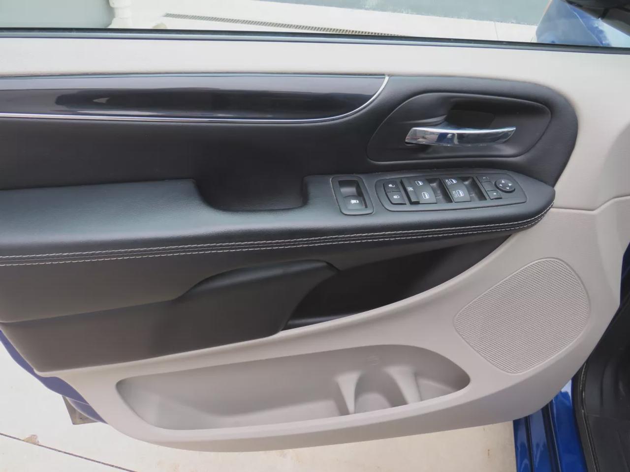 2019 Dodge Grand Caravan SXT Premium Plus | Clean Title | No Accidents  | 7 Passenger | DVD | Tints | Alloy Rims | Trailer Hitch | Leather Trim | Photo