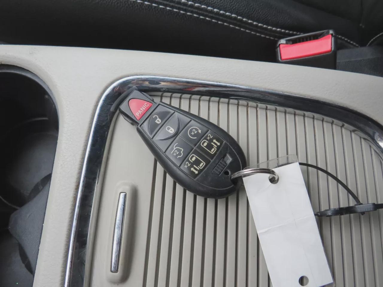 2019 Dodge Grand Caravan SXT Premium Plus | Clean Title | No Accidents  | 7 Passenger | DVD | Tints | Alloy Rims | Trailer Hitch | Leather Trim | Photo