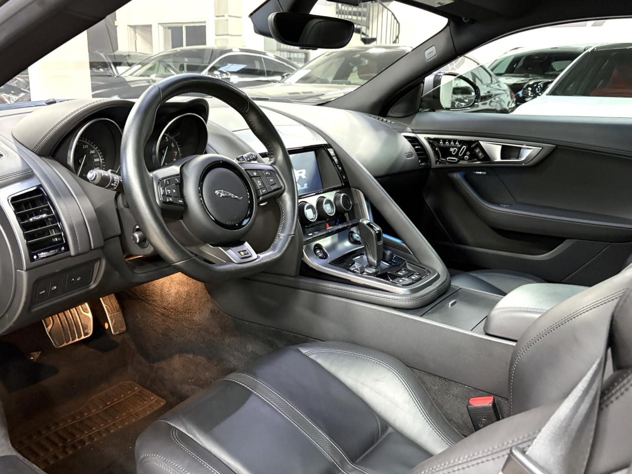 2017 Jaguar F-Type  Photo