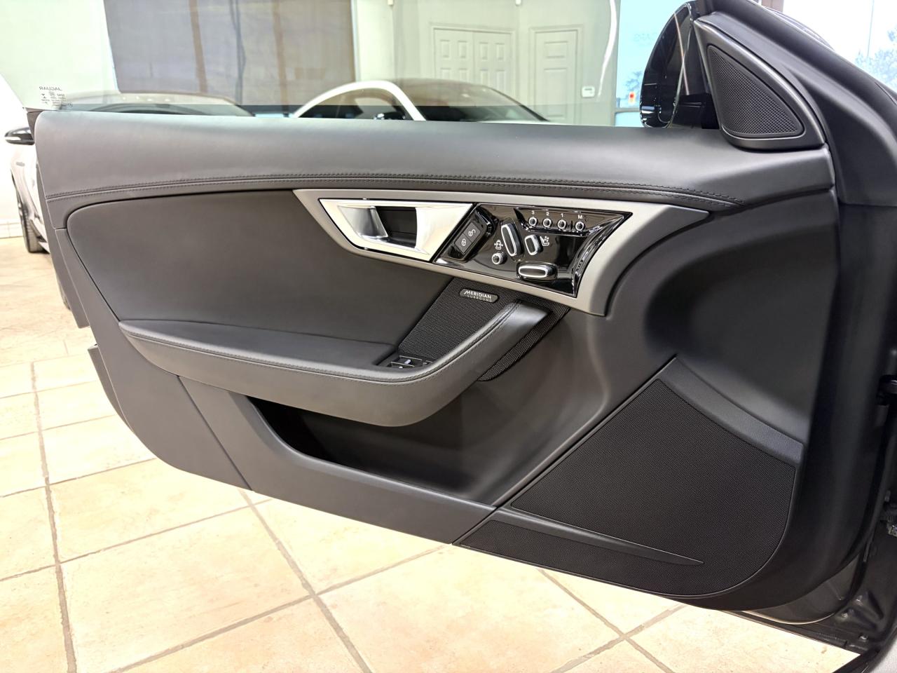 2017 Jaguar F-Type  Photo