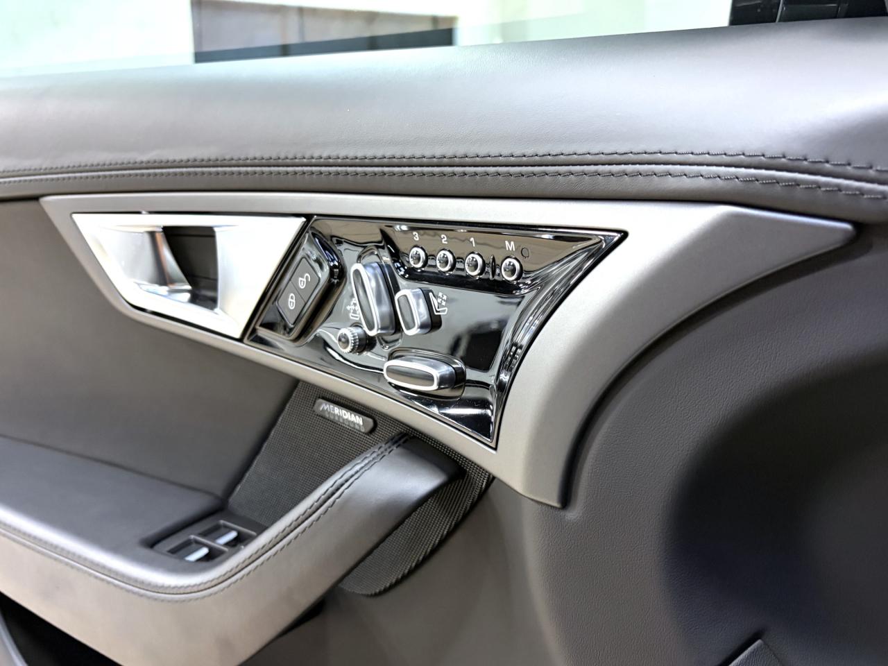 2017 Jaguar F-Type  Photo