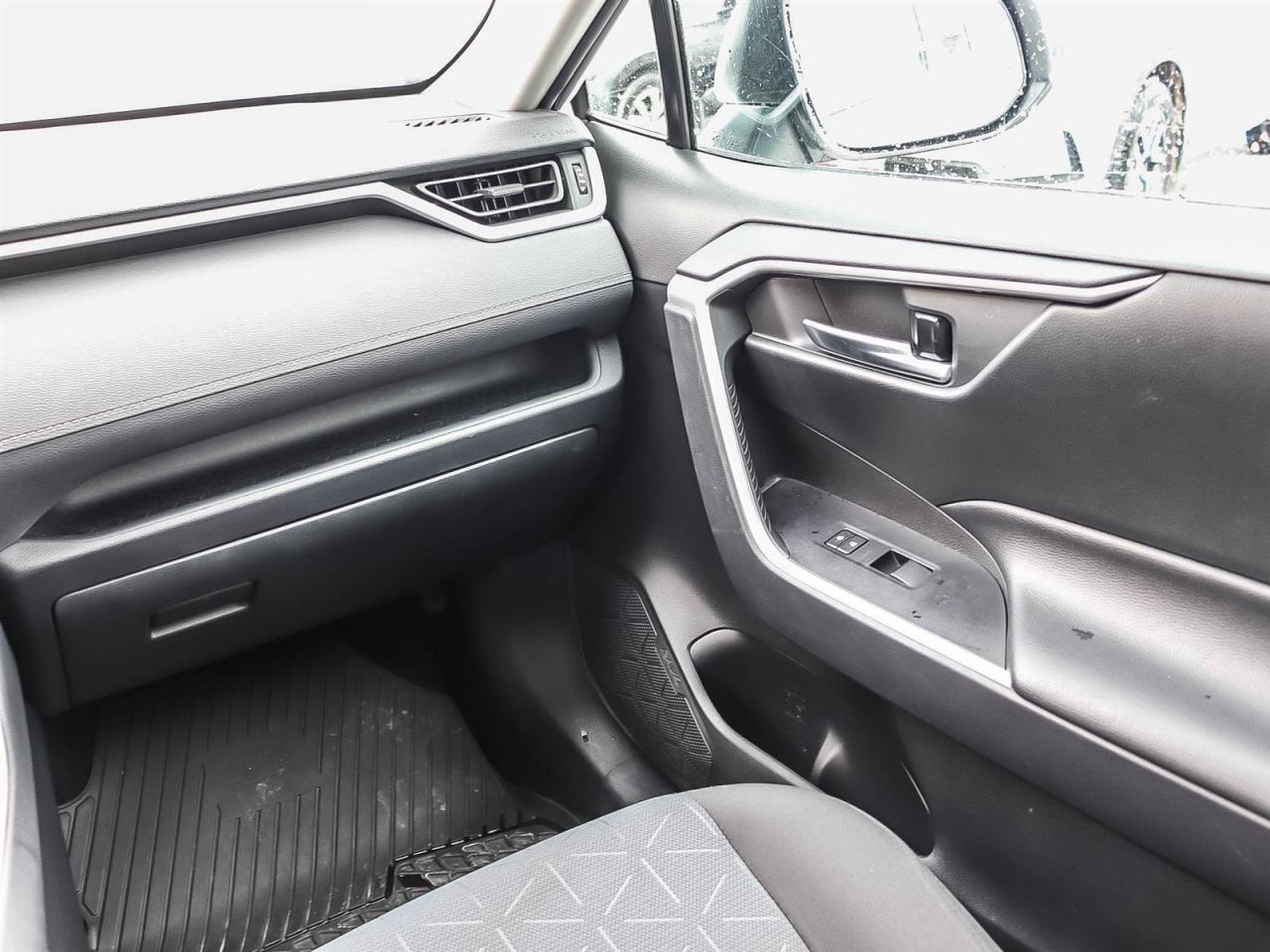 2020 Toyota RAV4 XLE Photo