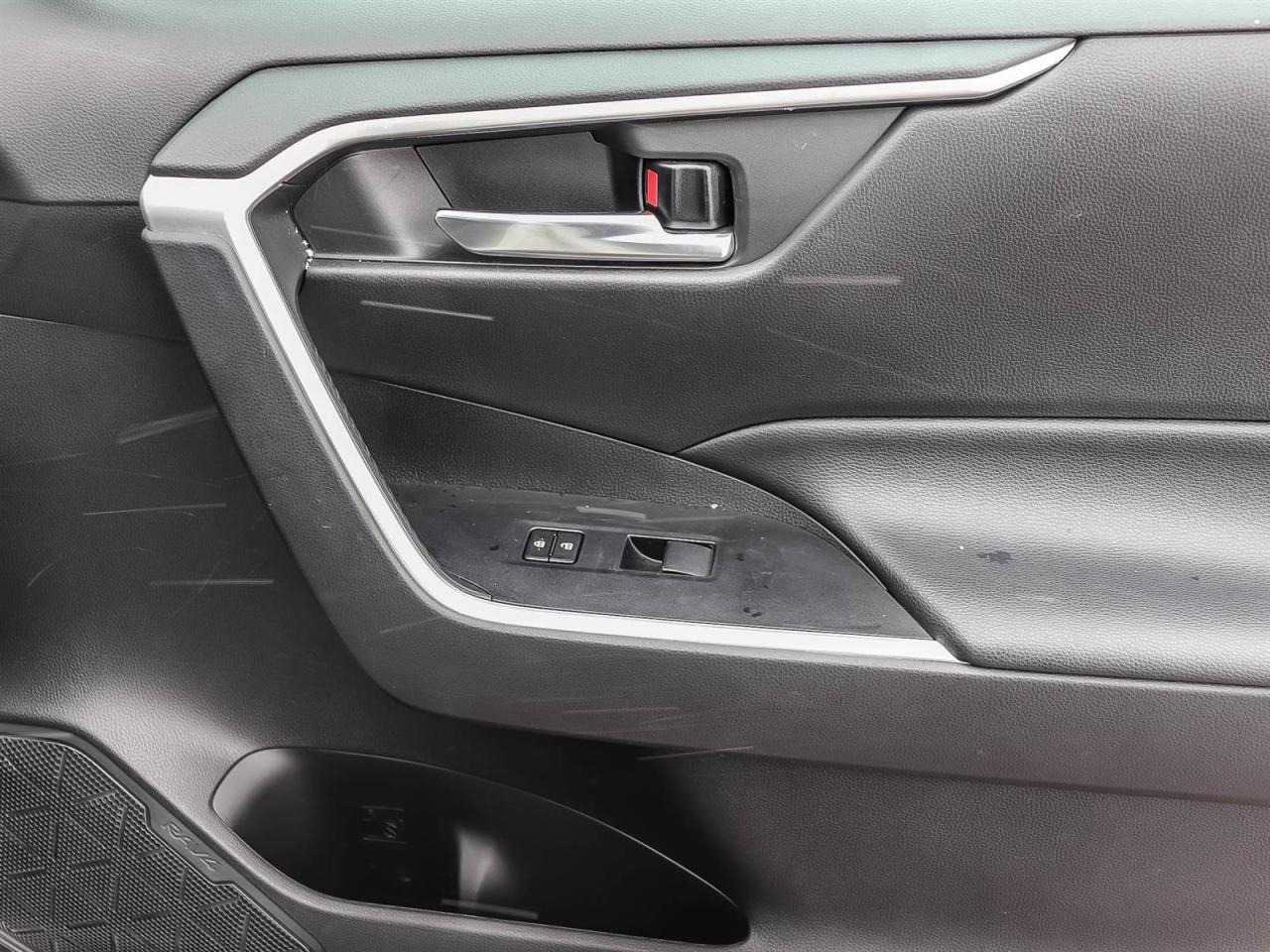 2020 Toyota RAV4 XLE Photo