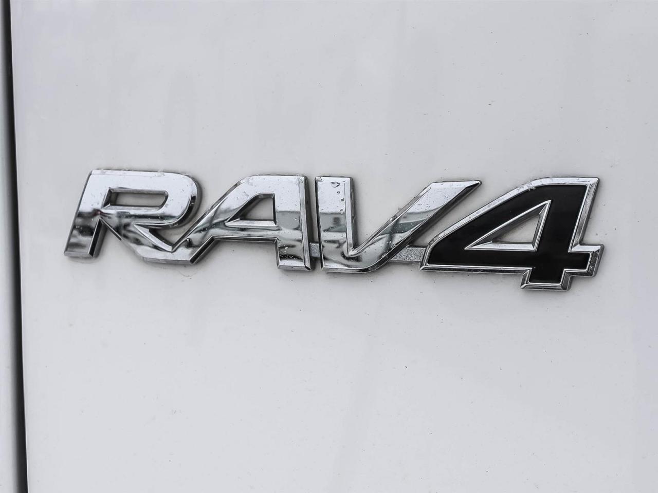 2020 Toyota RAV4 XLE Photo