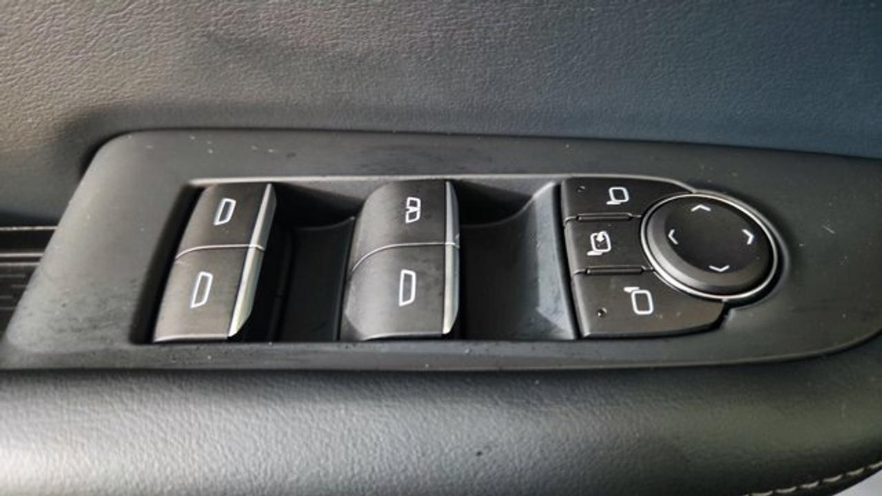 13647284