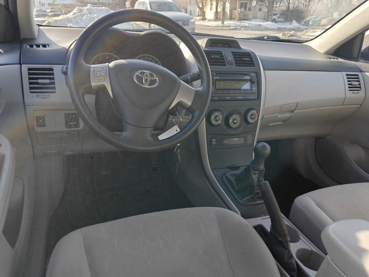 2013 Toyota Corolla CE (M5) 4dr Sedan Photo2