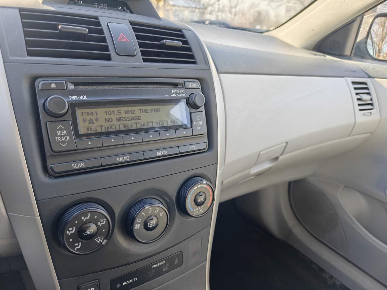 2013 Toyota Corolla CE (M5) 4dr Sedan Photo