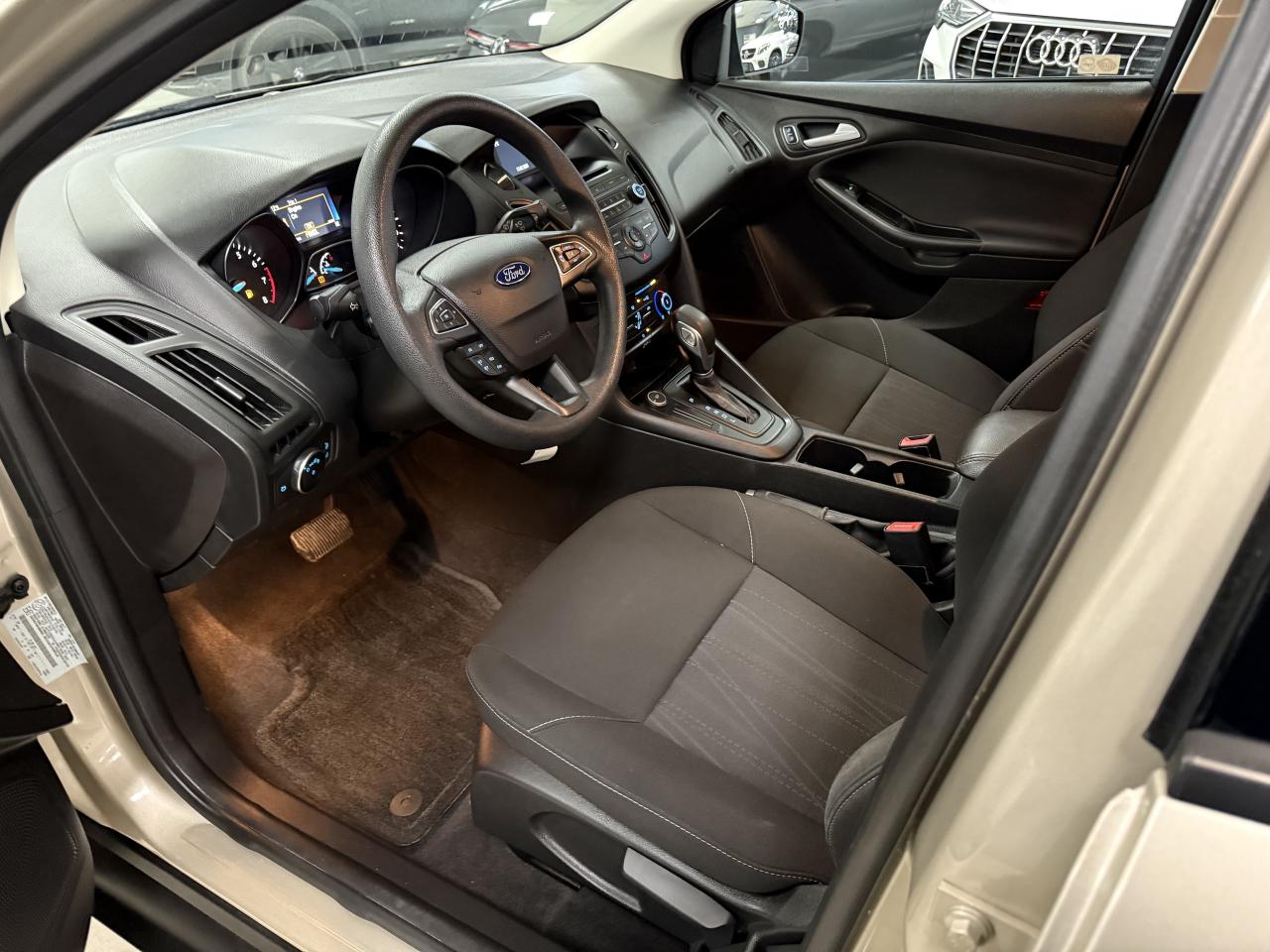 2017 Ford Focus 5DR HB SE Photo