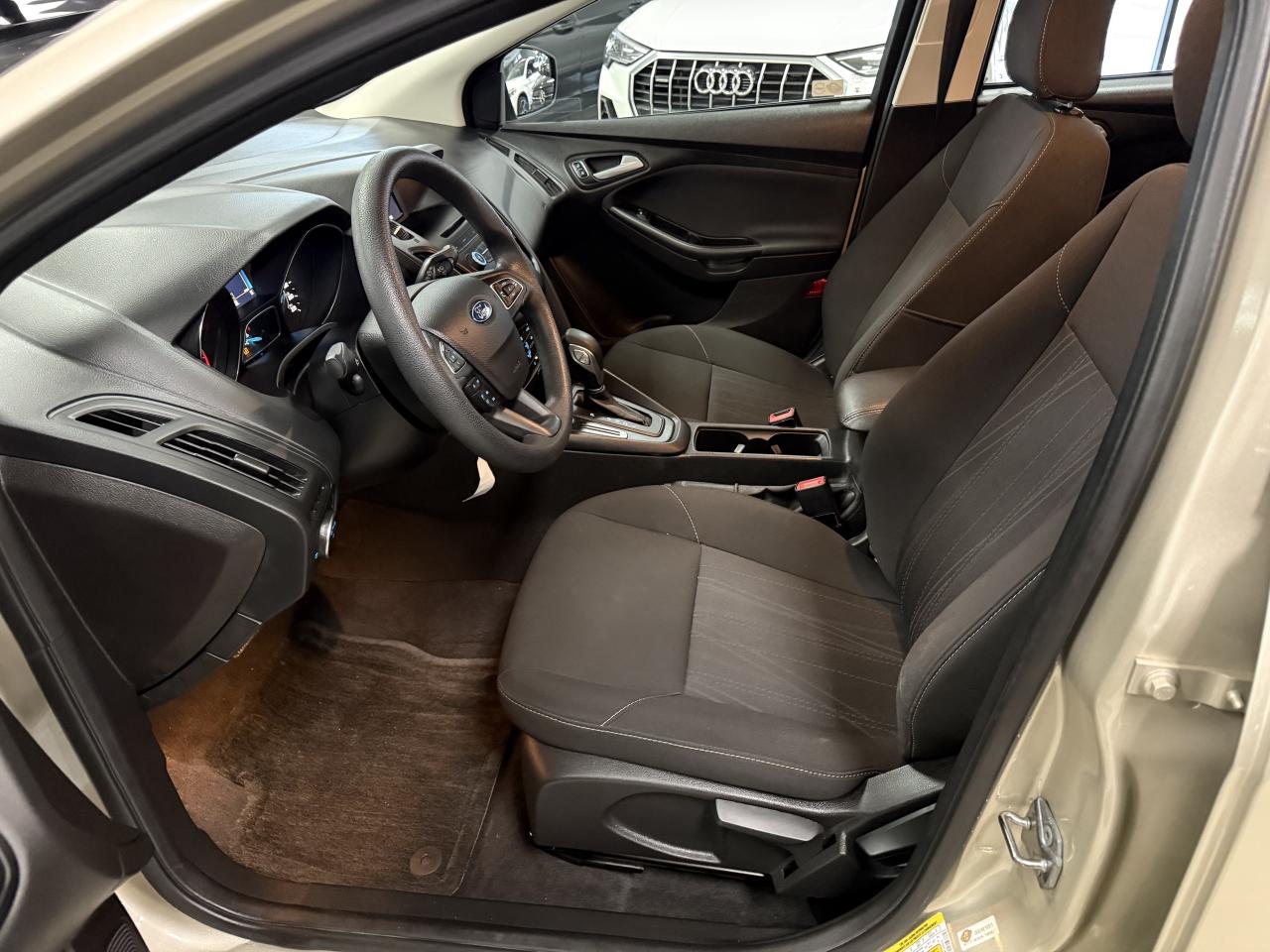 2017 Ford Focus 5DR HB SE Photo