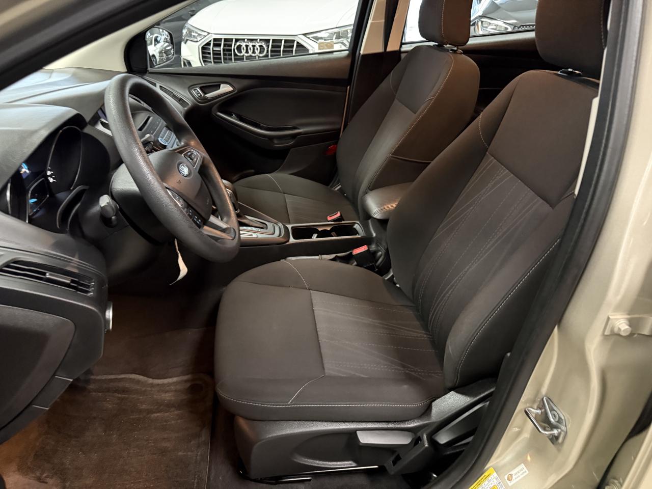 2017 Ford Focus 5DR HB SE Photo