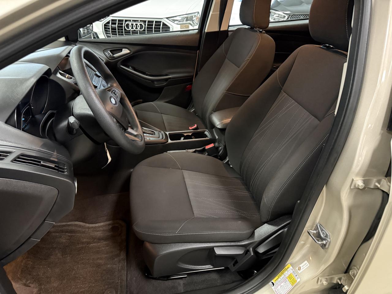 2017 Ford Focus 5DR HB SE Photo