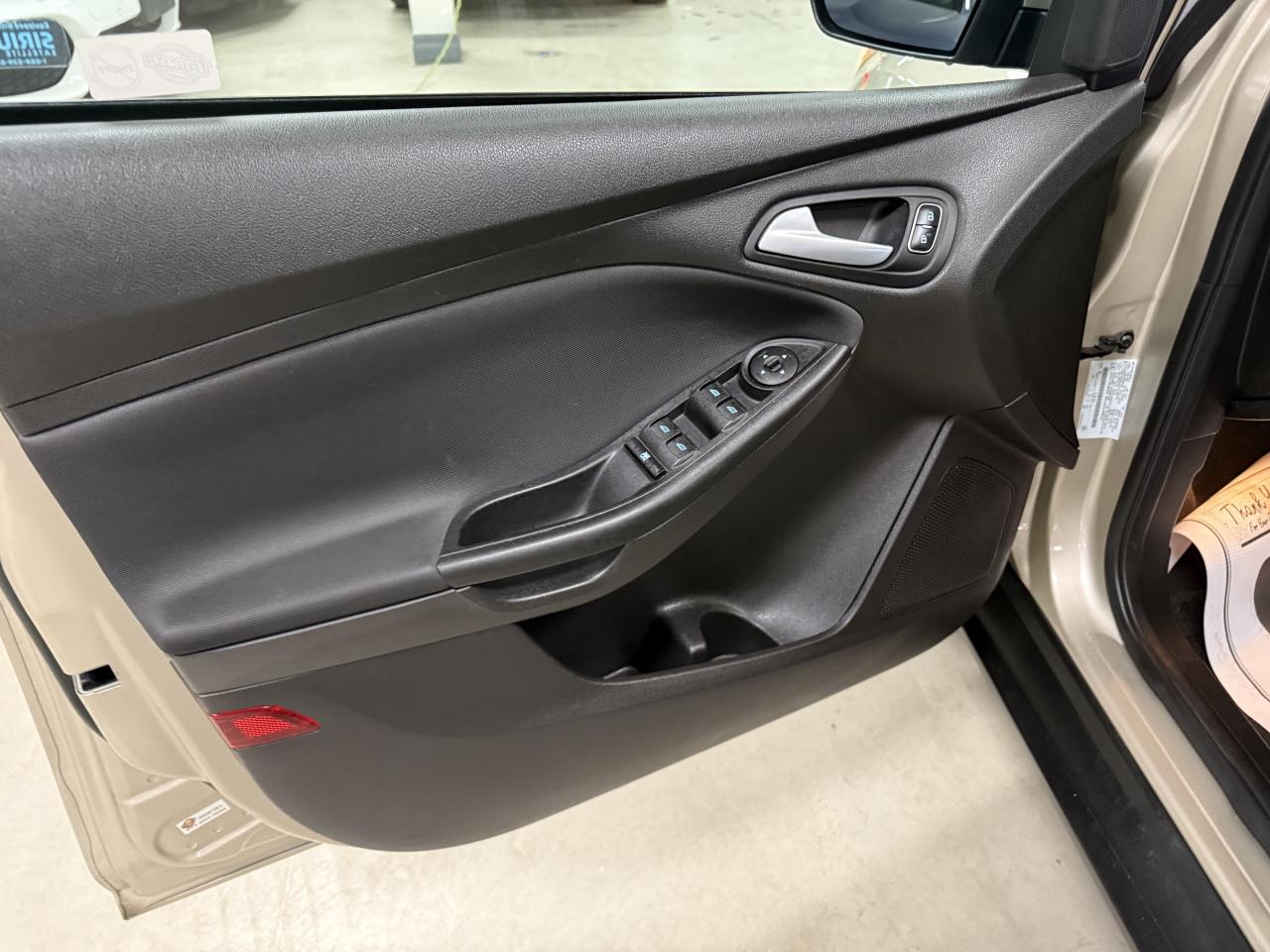 2017 Ford Focus 5DR HB SE Photo