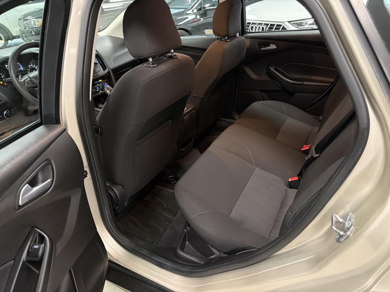 2017 Ford Focus 5DR HB SE Photo