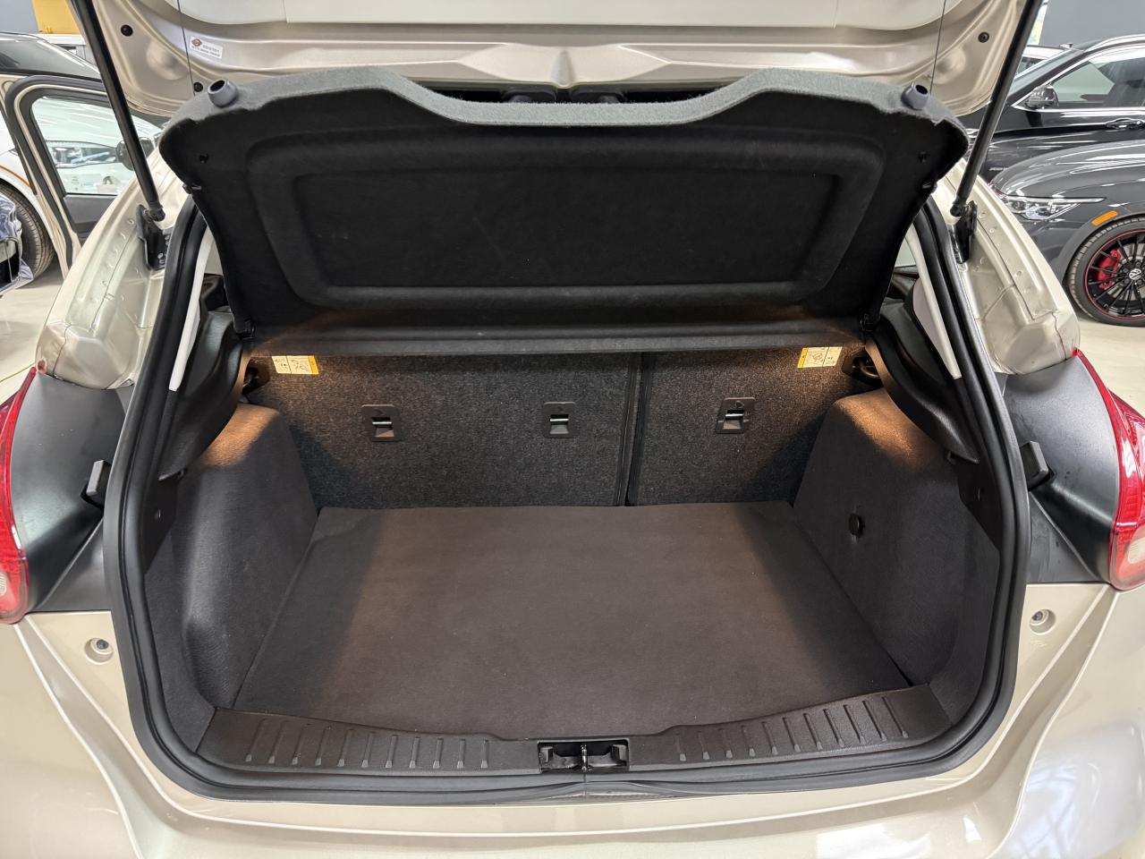 2017 Ford Focus 5DR HB SE Photo