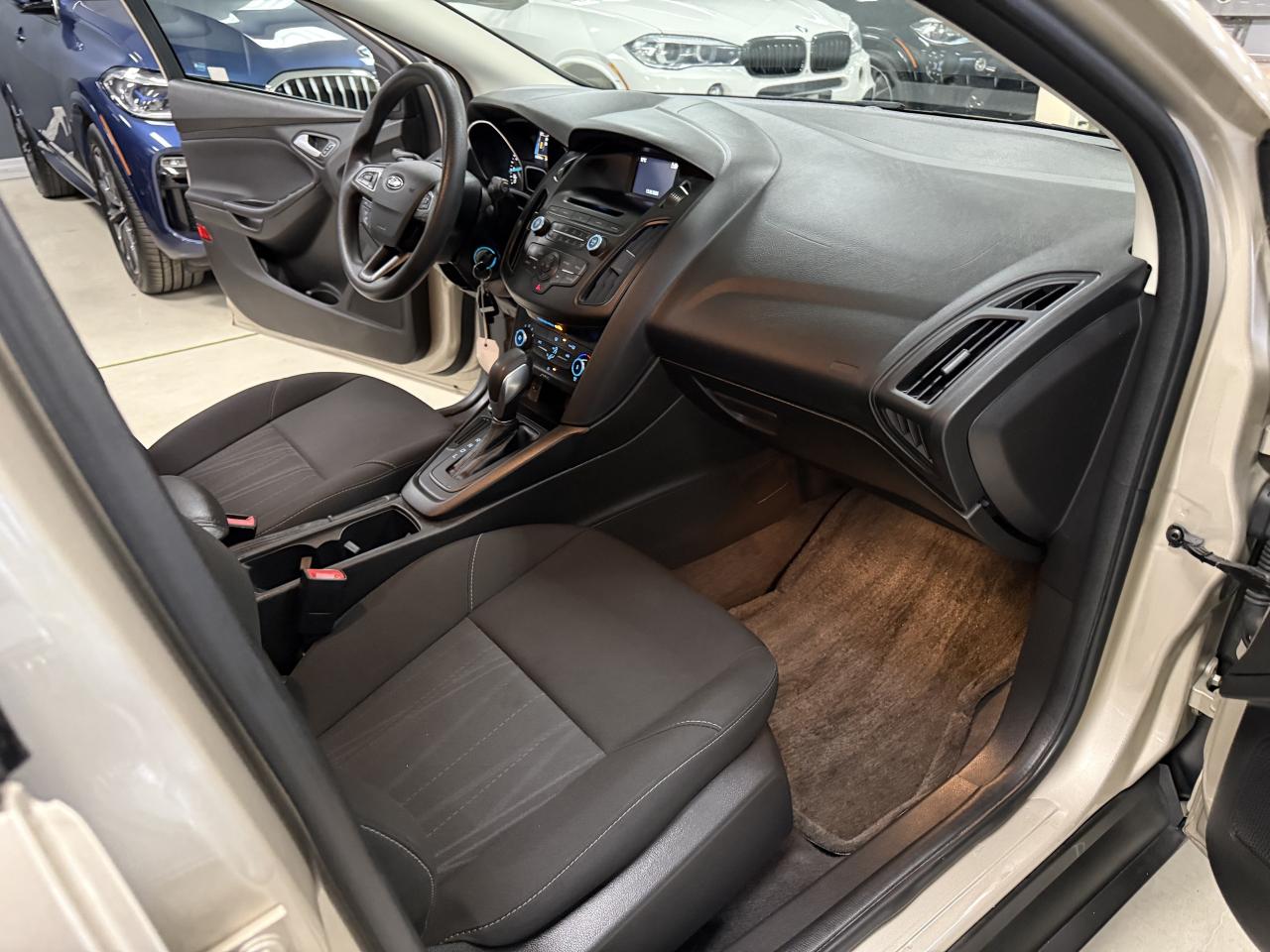 2017 Ford Focus 5DR HB SE Photo