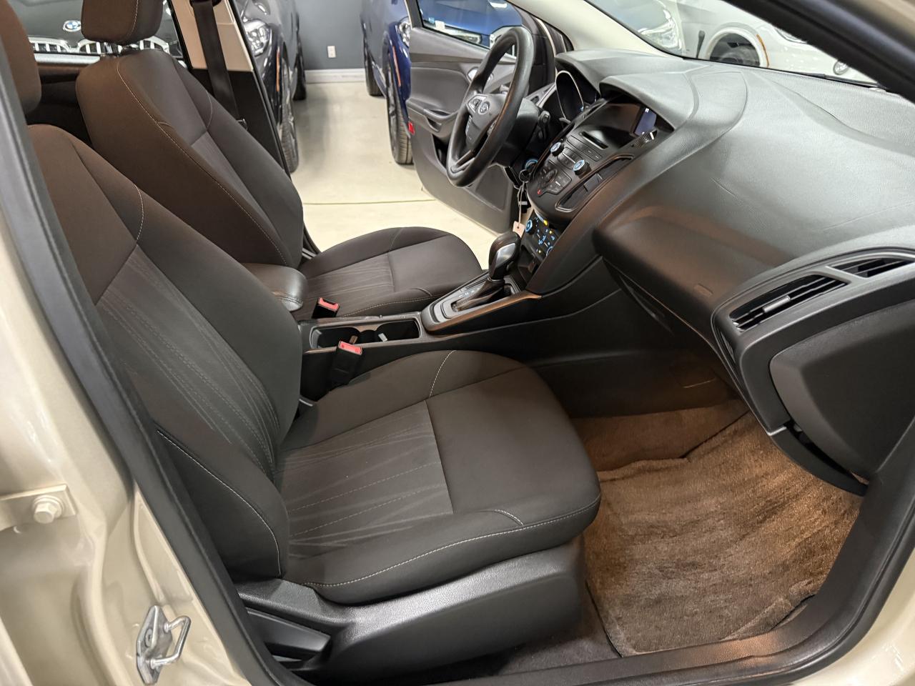 2017 Ford Focus 5DR HB SE Photo