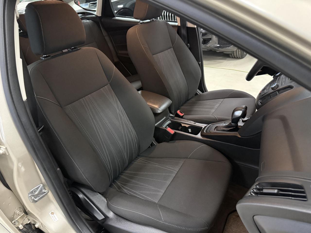 2017 Ford Focus 5DR HB SE Photo