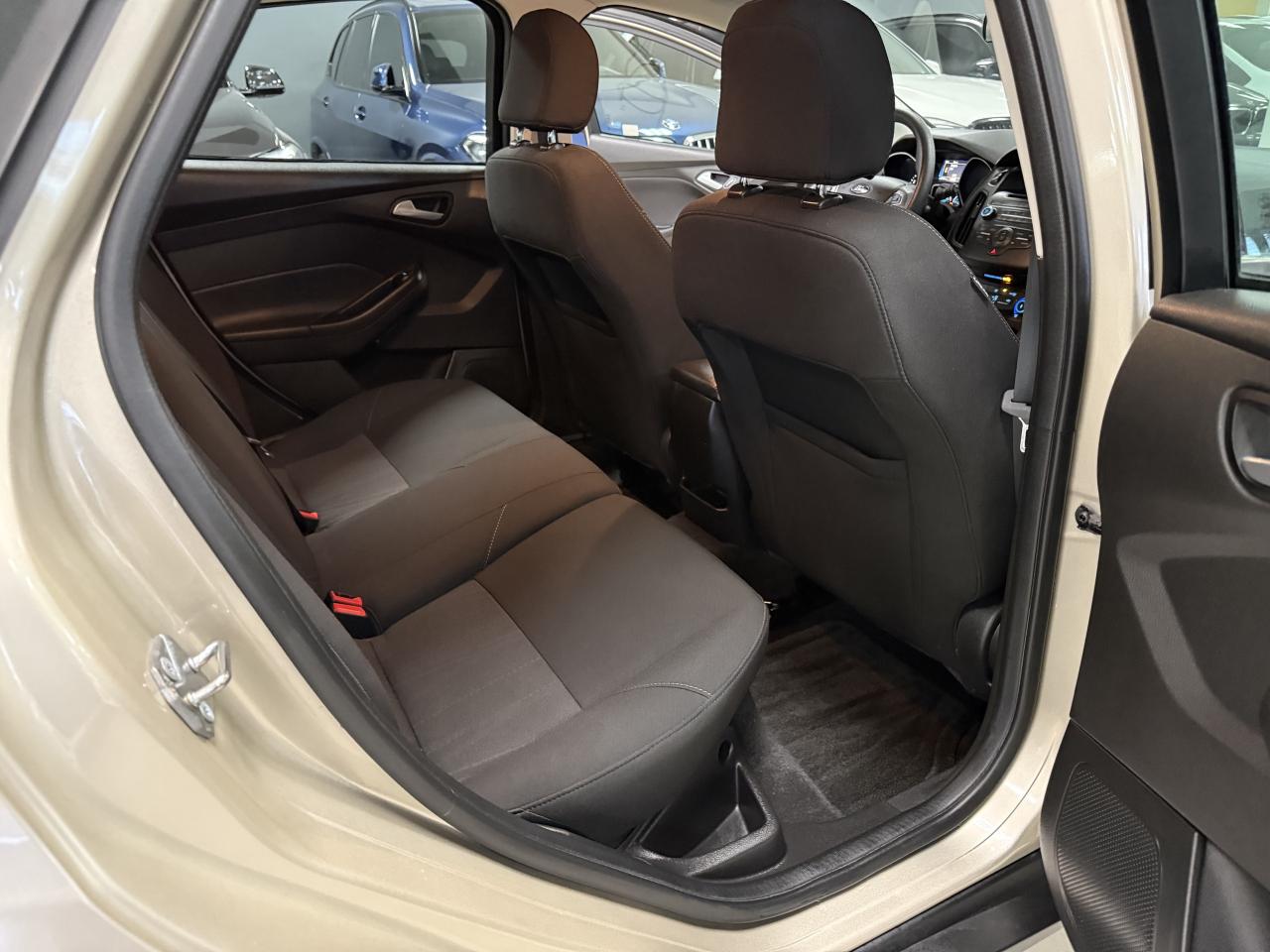 2017 Ford Focus 5DR HB SE Photo