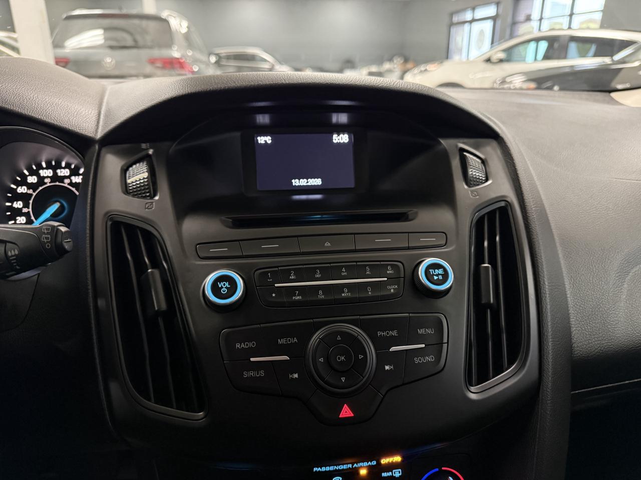 2017 Ford Focus 5DR HB SE Photo