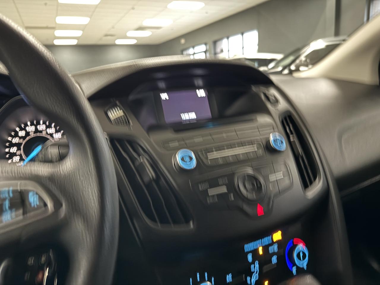 2017 Ford Focus 5DR HB SE Photo