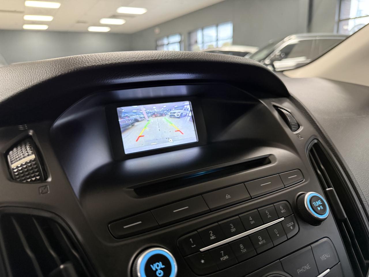 2017 Ford Focus 5DR HB SE Photo