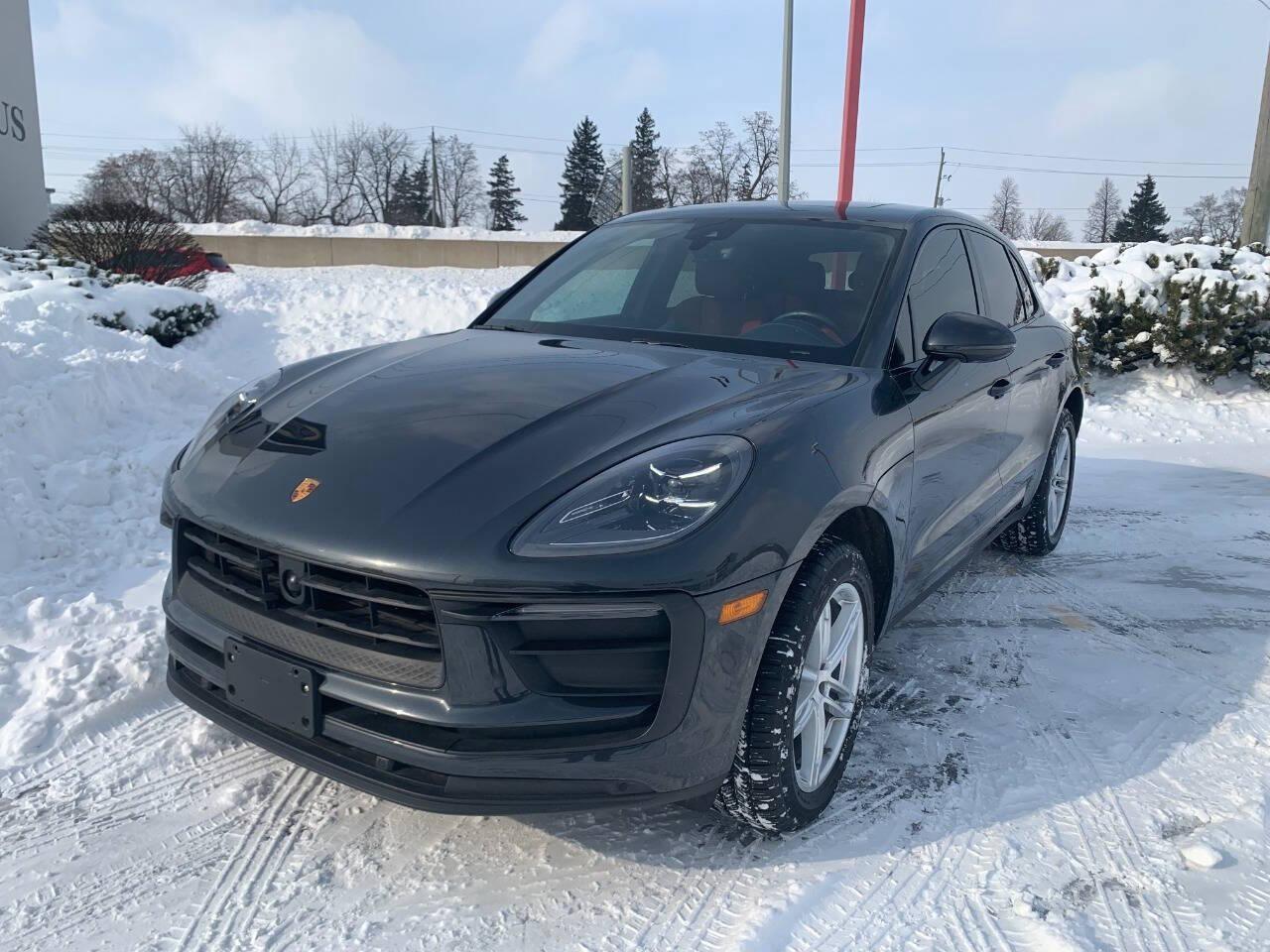 2022 Porsche Macan AWD Photo