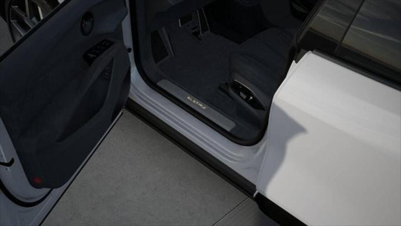 2024 Lotus Xi  Photo4