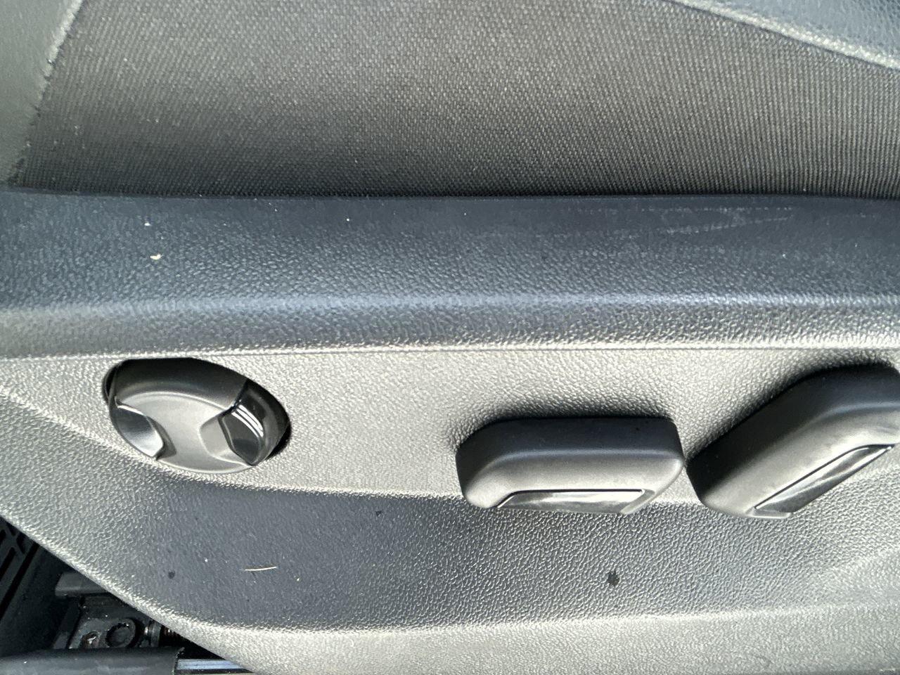 2019 Volkswagen Tiguan Comfortline 2.0T   One Owner Accident-Free Photo