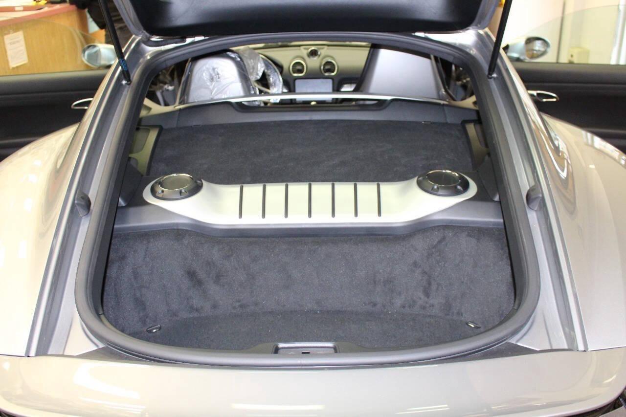 2020 Porsche 718 Cayman S Coupe Photo3